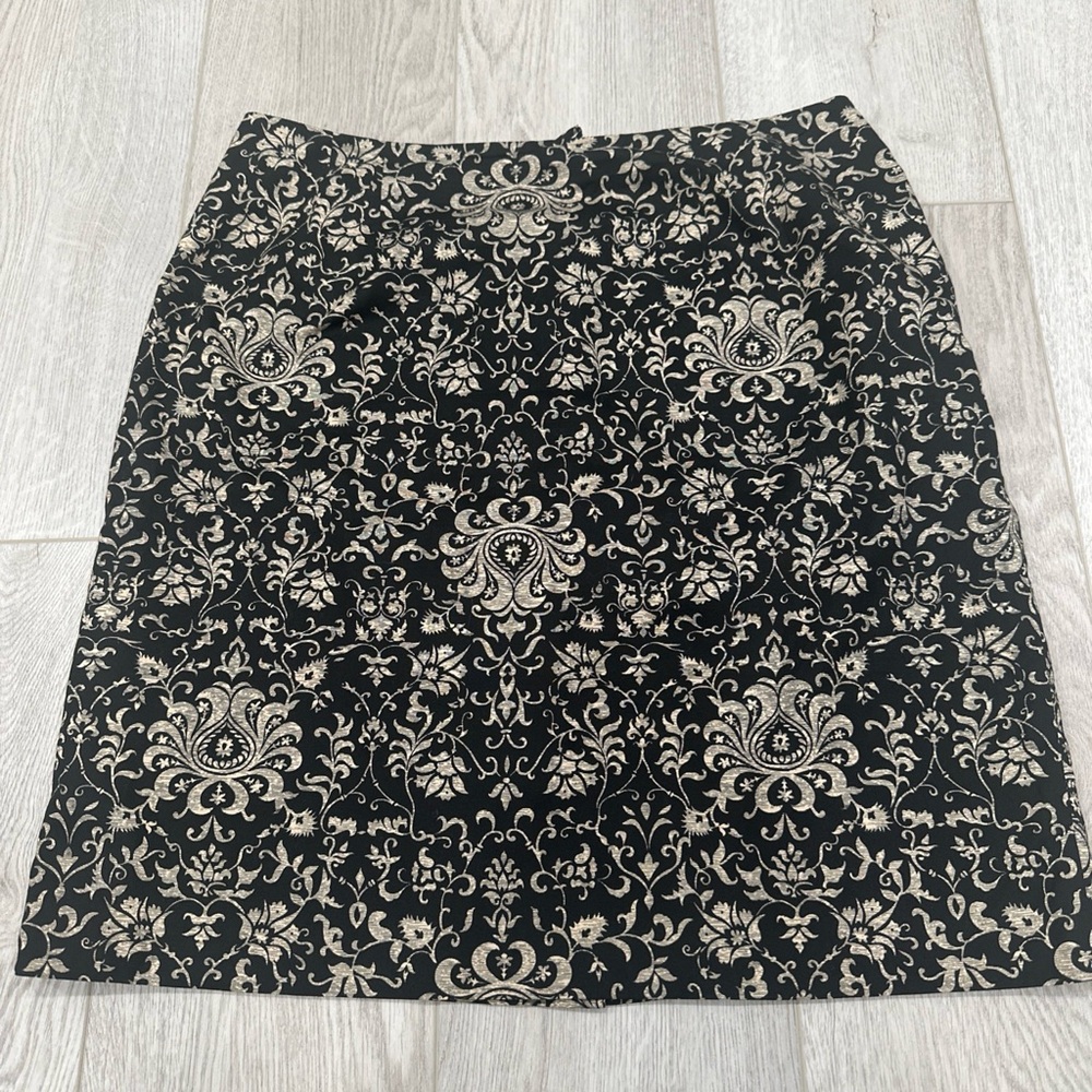 Talbots Black and Cream Floral Pencil Skirt size 14P Christmas - Picture 1 of 3
